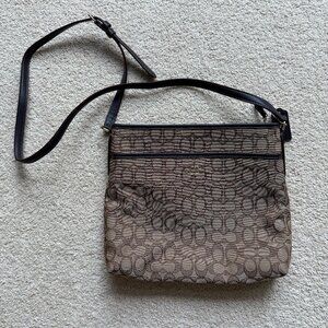 Coach crossbody brown bag almost brand new condition